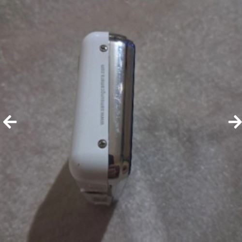 Samsung i8 8.2 MP compact camera