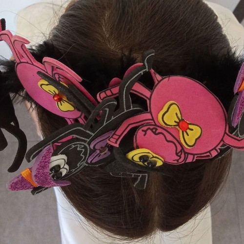 Children's Halloween headband used with spiders and feathers