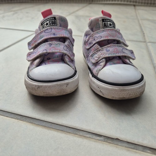 Converse All Star Rave Lilac Shoes with Hearts and Velcro Closure like new