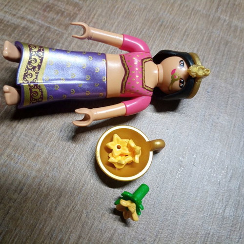 Playmobil collectible girls new, series 19 & 21, 5 pieces