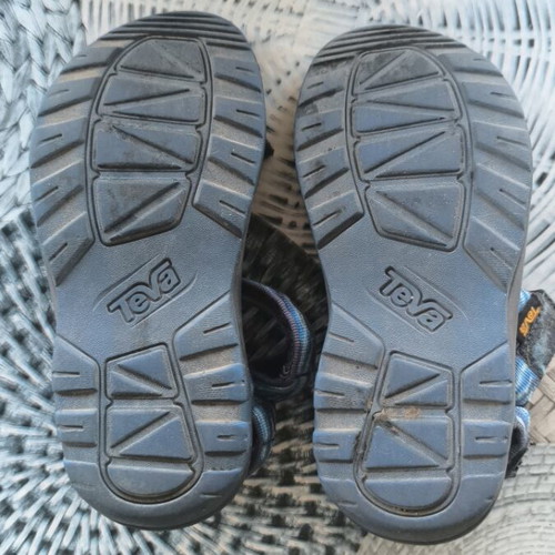 Teva sandals boys' size 32-33 used, black and blue