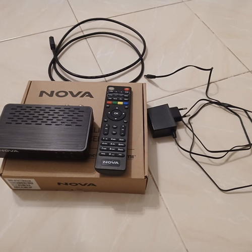 Nova decoder like new with remote and accessories