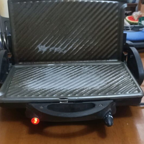 Crown grill toaster used with removable plates