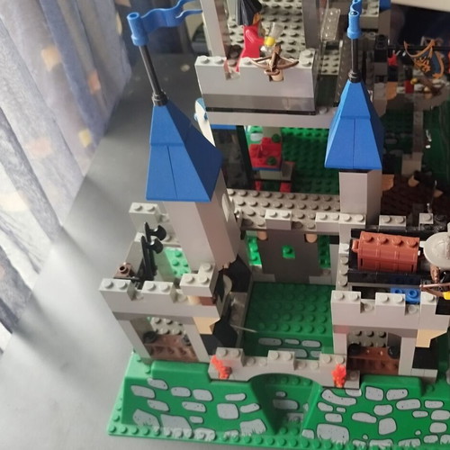 Lego 6098 King Leo's Castle used in good condition