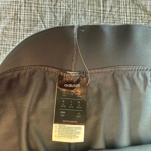 Adidas 3/4 AEROREADY leggings new, gray with red stripes and pocket
