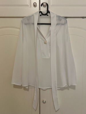 Zara shirt in off-white, size XS, like new