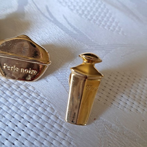 Avon collectible pins set of 4, like new, French perfumes