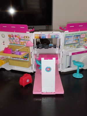 Ambulance toy with accessories