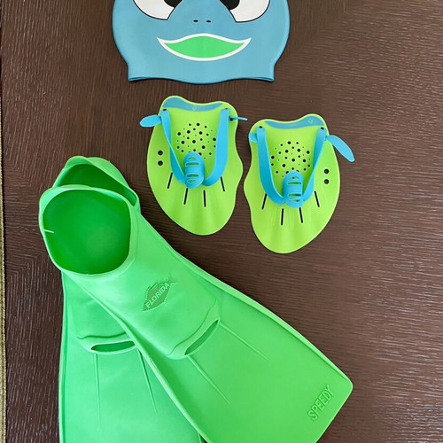 Swimming set like new with Speedy Florida fins, TechnoPro hand paddles, and children's cap