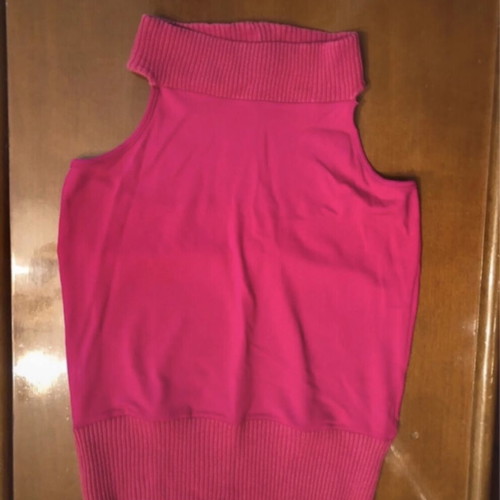 Halterneck top like new, fuchsia knit with open back