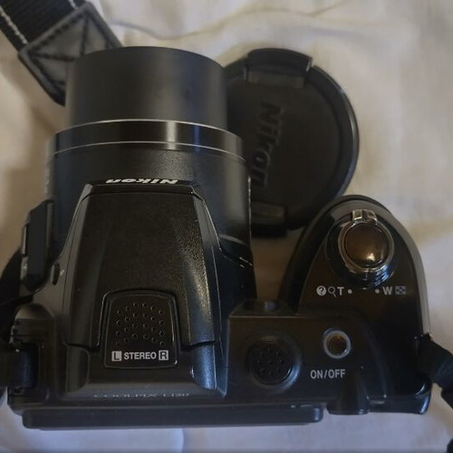 Nikon Coolpix L120 digital camera like new, 14.1Mpix, 21X zoom
