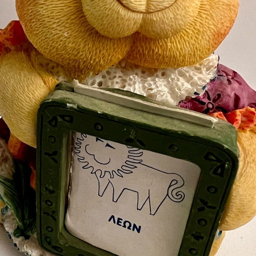 Vintage teddy bear frame like new with space for small photo