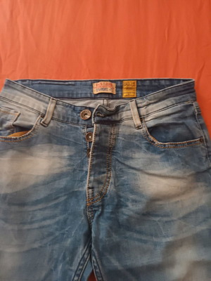 Blue jeans size 27