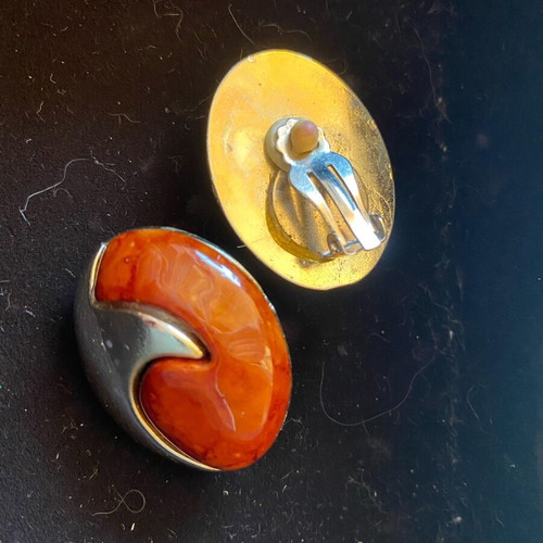 Oval clip earrings like new