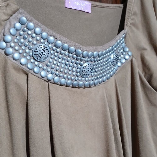 Pin Up suede blouse with metallic studs, brown