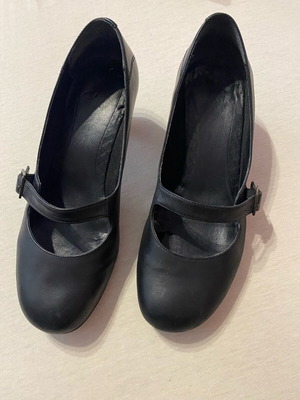 Γόβες Clarks μεταχειρισμένες μαύρες με μπαρέτα μέγεθος 37