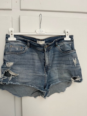 H&M denim shorts like new, size 42 with rips