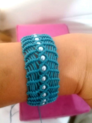 Macrame bracelet new, handmade with pearls green