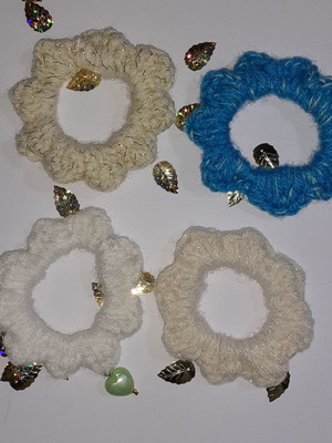 Pack of 4 handmade hair ribbons in white, blue and ecru colors