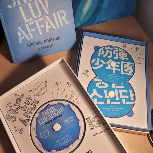 BTS Skool Luv Affair Special Edition CD and DVD like new