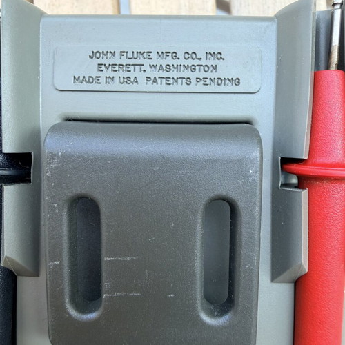 Fluke 77 Multimeter used with original probes and new battery
