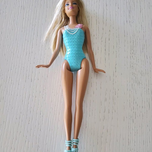 Barbie fashion icon with heels collectible Mattel like new