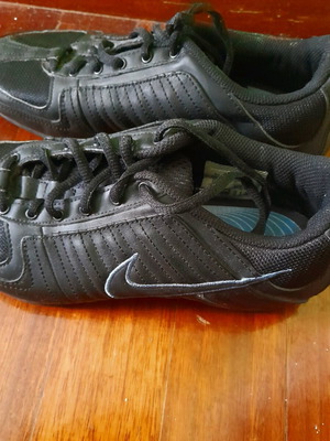 Nike αθλητικά παπούτσια σαν καινούργια, γυναικεία, μέγεθος 38.5, μαύρα