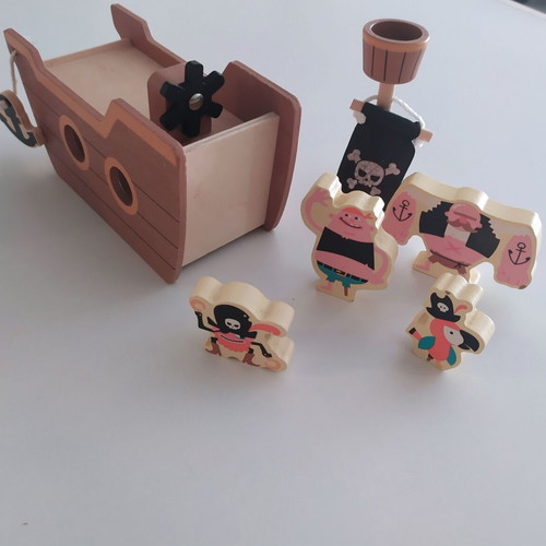 Wooden pirate ship like new with pirates and parrot