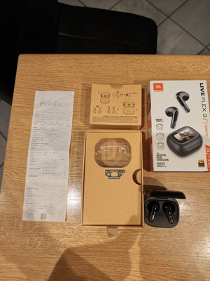 JBL Live Flex 3 earbuds like new with smart charging case