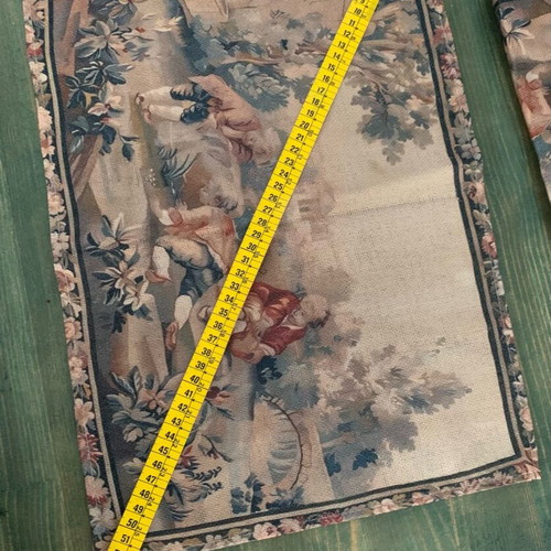 Sous Plats with Renaissance Design like new, polyester fabric