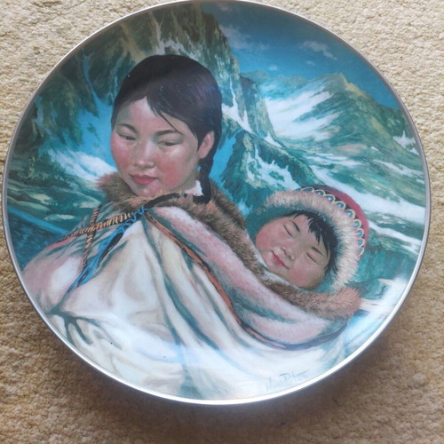 Collectible decorative plate like new by Nori Peter People of the Midnight Sun series