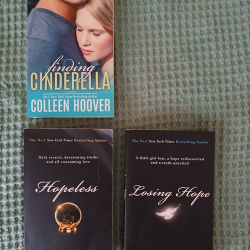Colleen Hoover books like new without damage