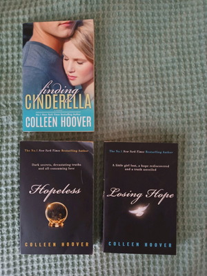 Βιβλία Colleen Hoover σαν καινούργια, δίνονται και ξεχωριστά