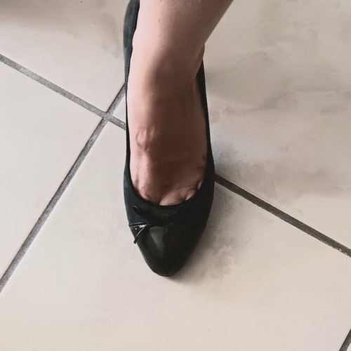 Kalogiou suede gray pumps used, size 35.5, with olive patent detail