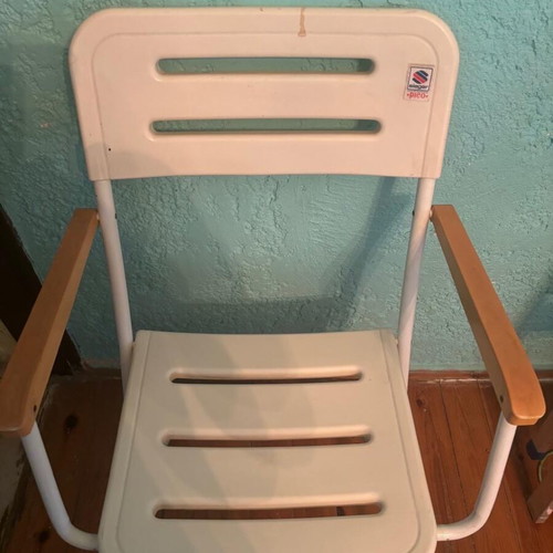 4 folding chairs