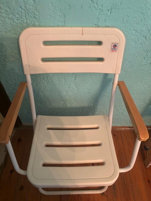 4 folding chairs
