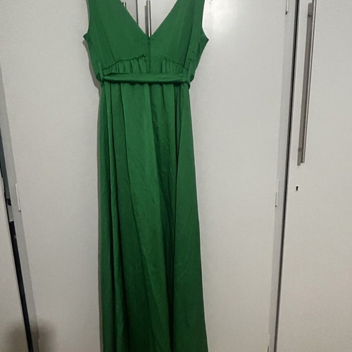Long formal emerald dress medium like new with slit and belt