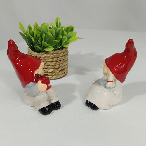 Ceramic gnome salt and pepper shaker set like new