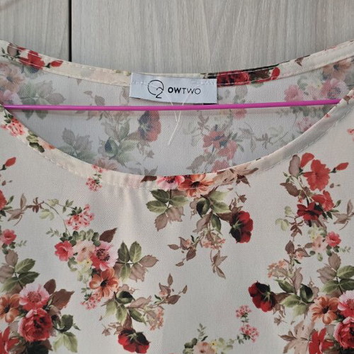One two floral blouse like new, multicolor