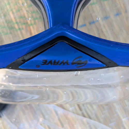 Wave diving mask used with discolored plastic