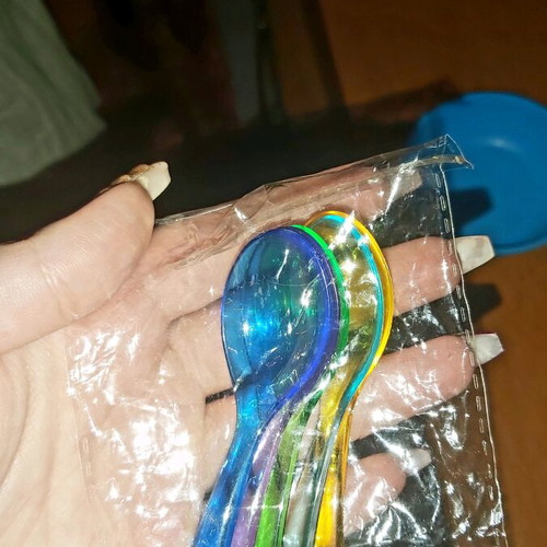 Plastic bowl set with spoons like new