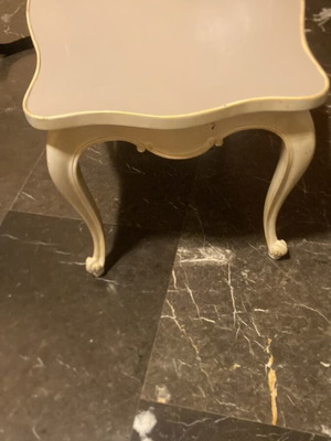 Coffee table like new, white with gold trim 78x48 cm