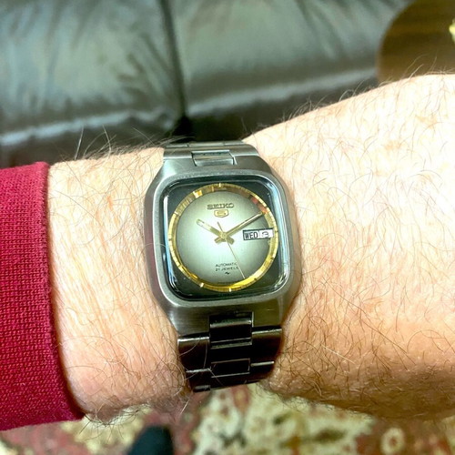 Seiko 5 automatic watch like new, square TV shape case