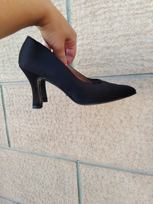 Vintage Kalogirou Lemonis black satin pumps size 39, like new