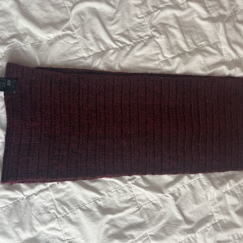 H&M Closed Scarf like new, burgundy