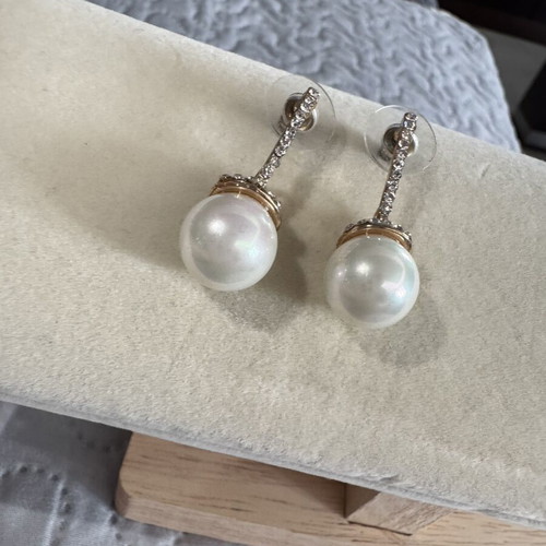 Earrings with pearls and rhinestones like new, gold tone