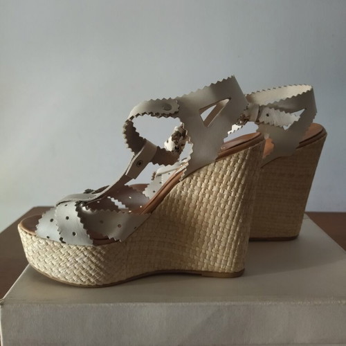 Pargiana leather platform sandals size 39 like new, white beige