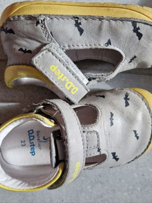 DD Step barefoot sandals size 23 like new, gray