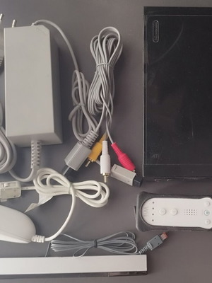 Nintendo Wii console used, second model without GameCube support