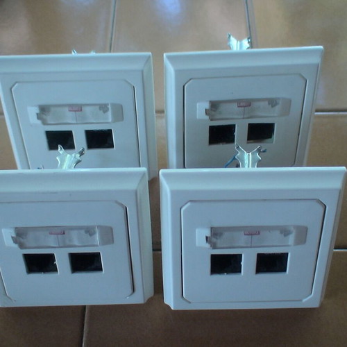 Set of 4 double-port RJ45 CAT5e wall data sockets like new